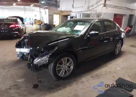 2015 Infiniti Q40 z USA, uszkodzony, nr VIN JN1CV6AR5FM524067